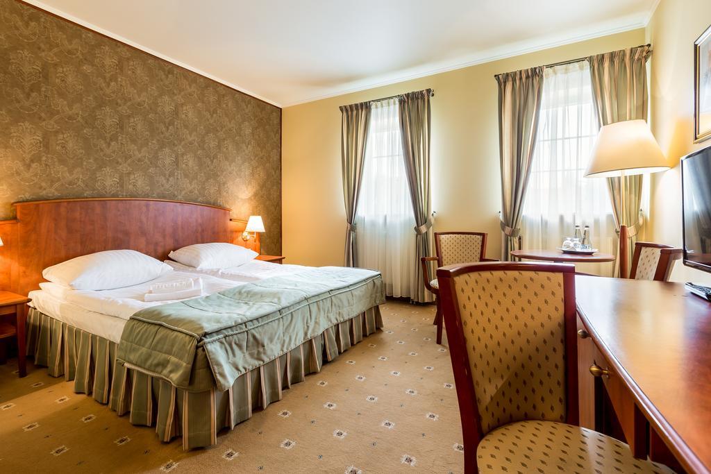 Hotel Krzyski Tarnow Room photo